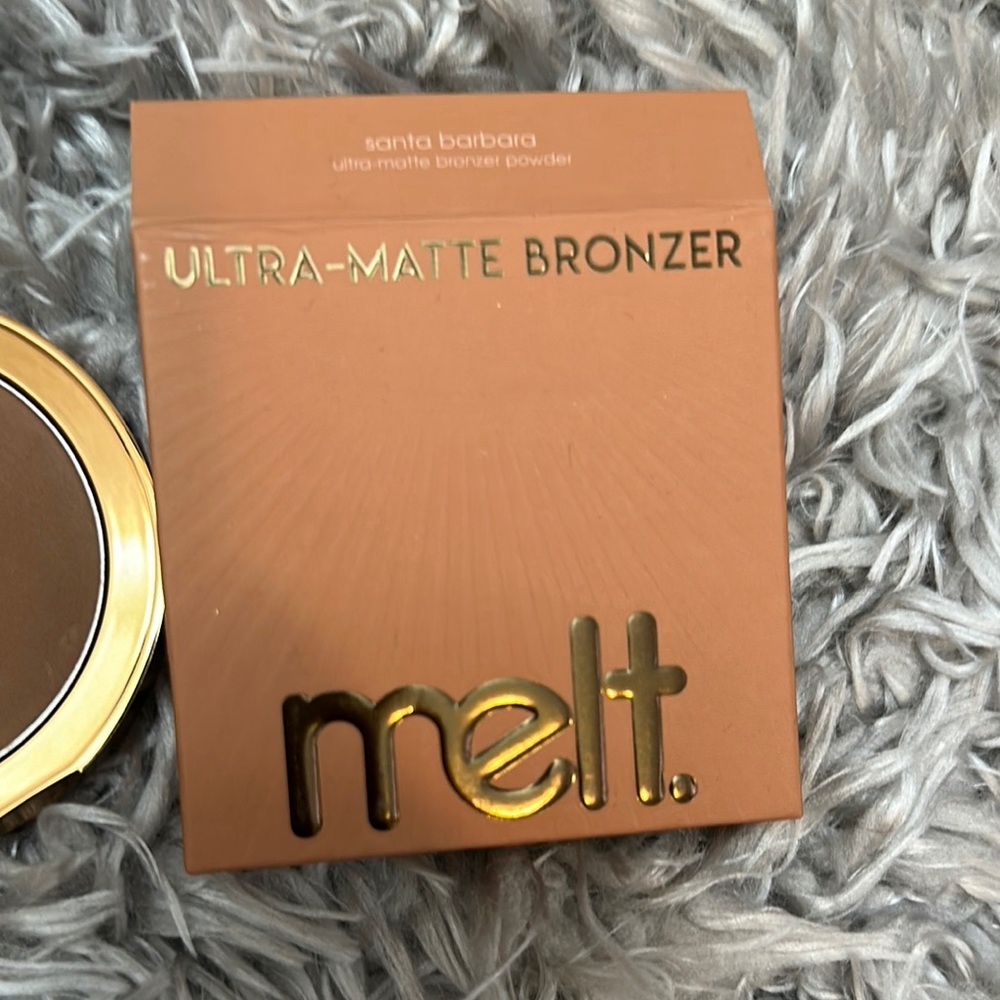 Melt Ultra-Matte Bronzer